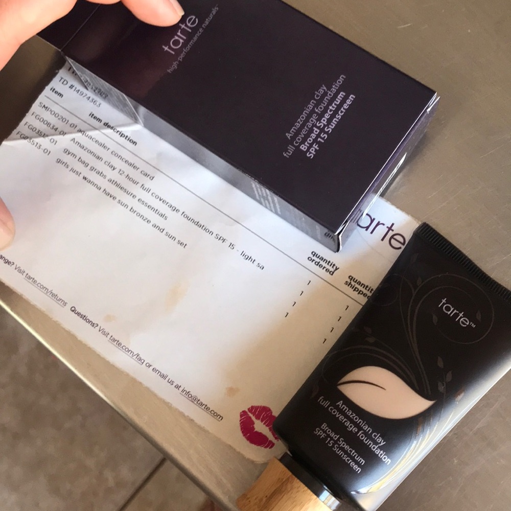 Almost New Tarte Amazonian Clay 12 Hour Foundation